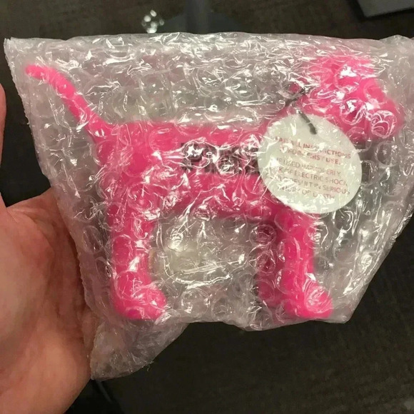 NIP Pink Victoria’s Secret Dog Speaker & Adapter - Picture 3 of 3